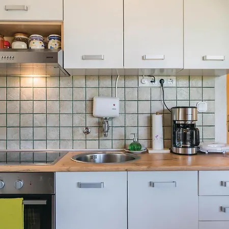 Ferienhaus Stunning In Ostrobradic With 2 Bedrooms, Jacuzzi&wifi