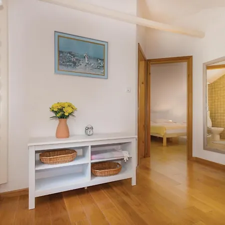 Ferienhaus Stunning In Ostrobradic With 2 Bedrooms, Jacuzzi&wifi Sveti Anton (Krk)