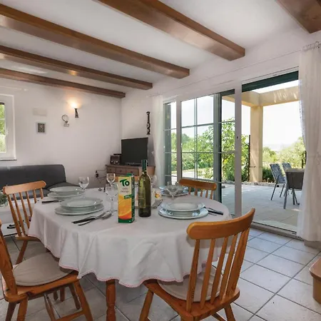 Ferienhaus Stunning In Ostrobradic With 2 Bedrooms, Jacuzzi&wifi *