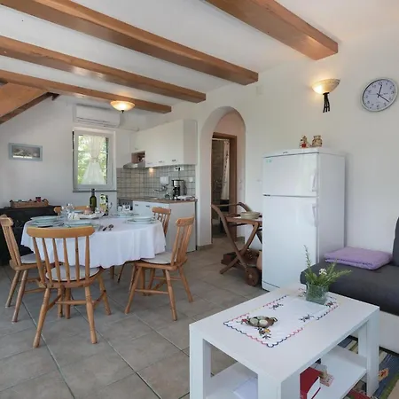 Ferienhaus Stunning In Ostrobradic With 2 Bedrooms, Jacuzzi&wifi