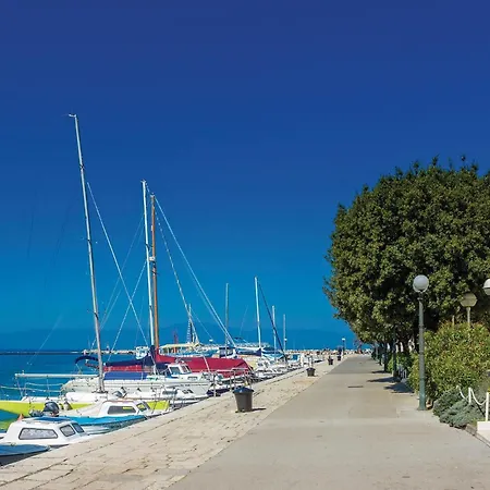 Stunning In Ostrobradic With 2 Bedrooms, Jacuzzi&wifi *