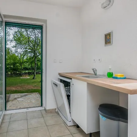 Stunning In Ostrobradic With 2 Bedrooms, Jacuzzi&wifi * Sveti Anton (Krk)