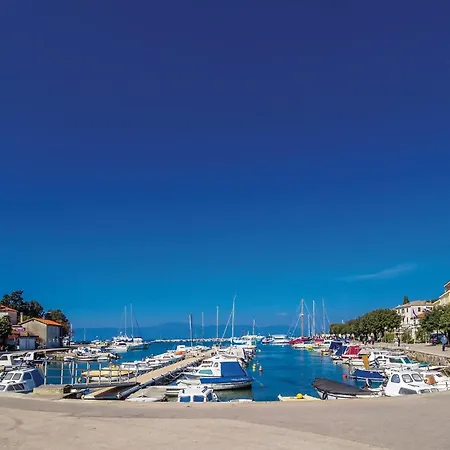 Stunning In Ostrobradic With 2 Bedrooms, Jacuzzi&wifi Ferienhaus Sveti Anton (Krk)