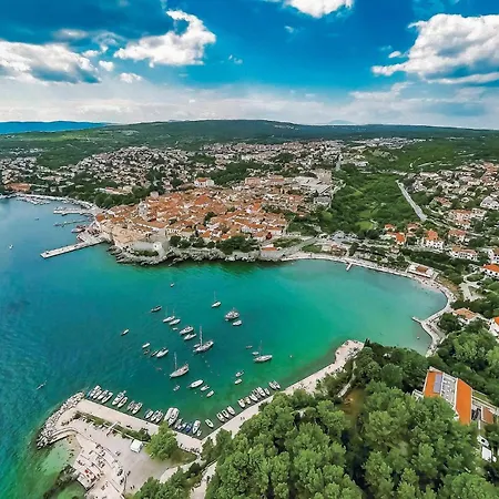 Stunning In Ostrobradic With 2 Bedrooms, Jacuzzi&wifi Ferienhaus
