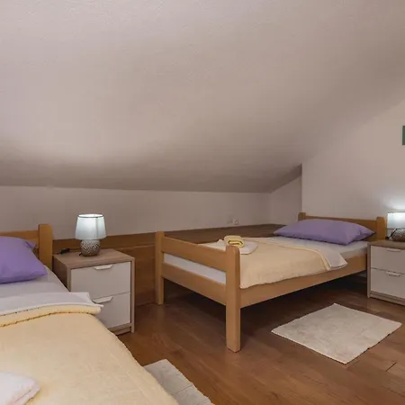 Stunning In Ostrobradic With Jacuzzi Sveti Anton (Krk)