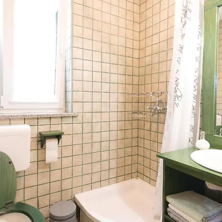 펜션 Stunning In Ostrobradic With Jacuzzi *